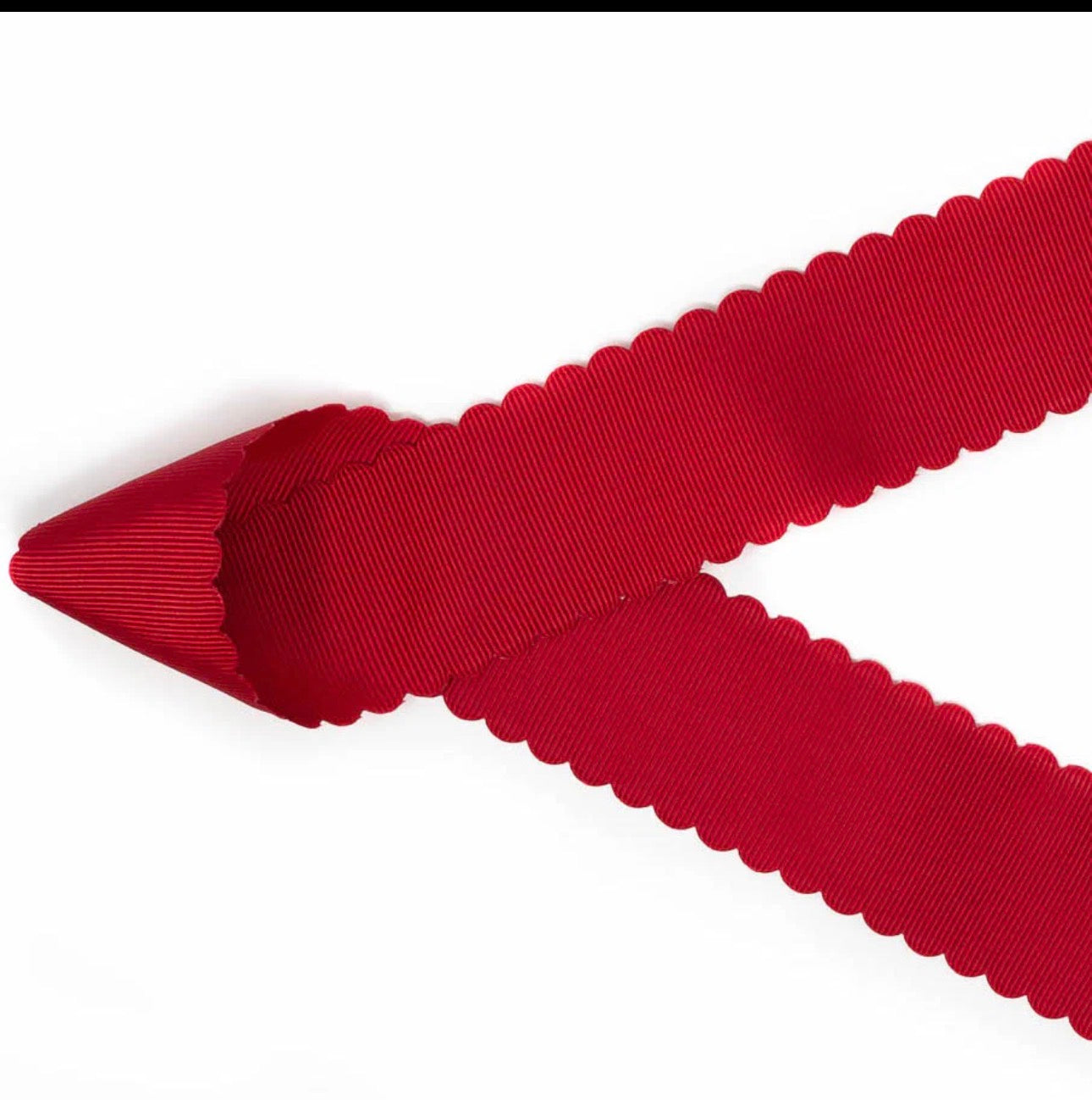 red scallop bow