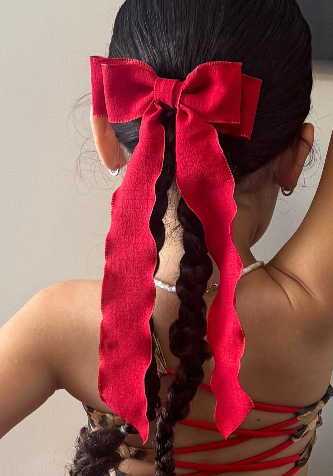 red wavy bow