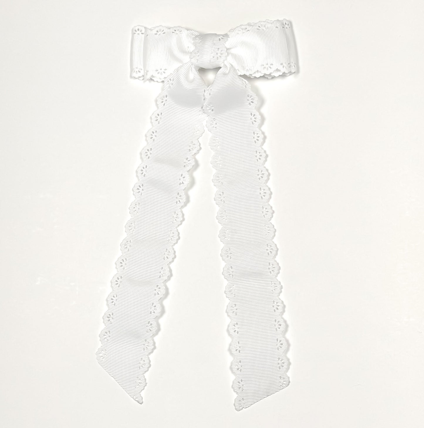 white eyelet scallop bow