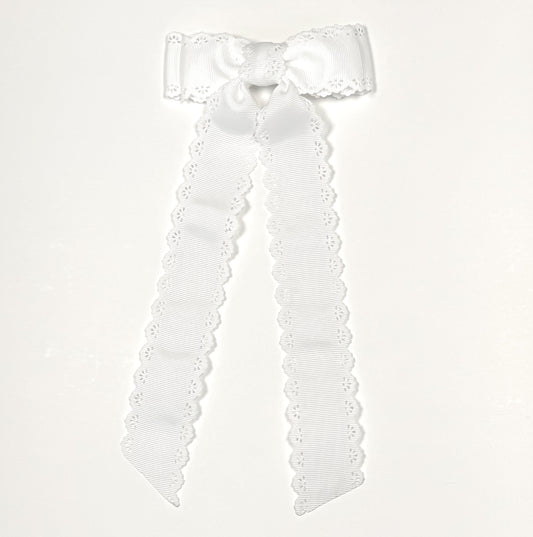 white eyelet scallop bow