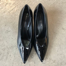 Load image into Gallery viewer, The black pointy heels
