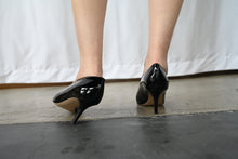 Load image into Gallery viewer, The black pointy heels
