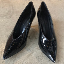 Load image into Gallery viewer, The black pointy heels
