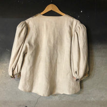 Load image into Gallery viewer, The flower Trachten blouse
