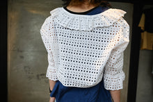 Load image into Gallery viewer, The cropped lace top
