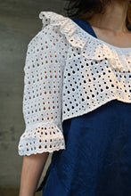 Load image into Gallery viewer, The cropped lace top
