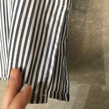 Load image into Gallery viewer, The striped flower stitching blouse
