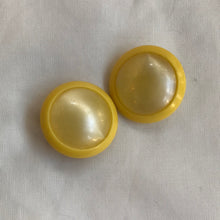 Load image into Gallery viewer, The yellow clip earrings
