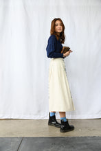 Load image into Gallery viewer, The linen skirt with print
