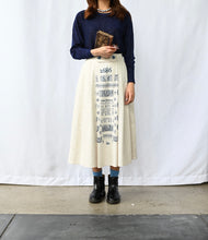 Load image into Gallery viewer, The linen skirt with print
