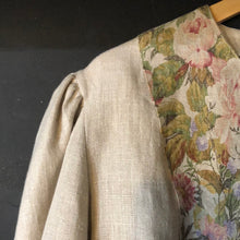 Load image into Gallery viewer, The flower Trachten blouse
