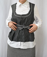 Load image into Gallery viewer, The blouse and vest in one
