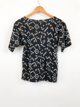 Load image into Gallery viewer, The black silver abstract pattern knit top
