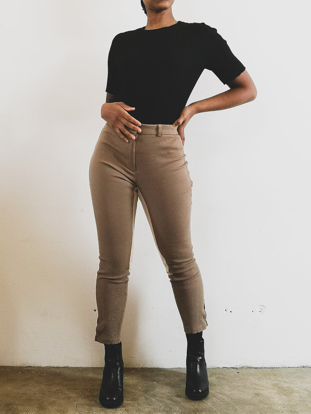 The equestrian pants with suede parts