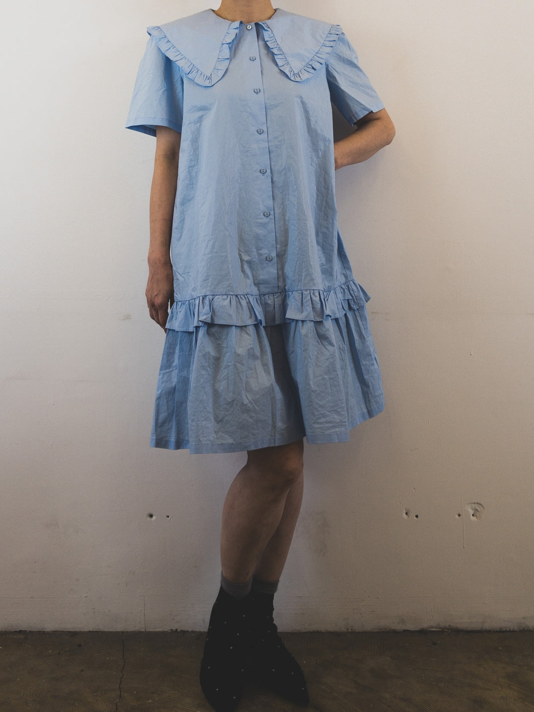 The sky blue big collar one-piece