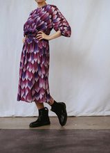 Load image into Gallery viewer, The purple dress with belt
