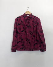 Load image into Gallery viewer, Burgundy 80s blouse with black pattern
