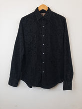 Load image into Gallery viewer, The black blouse with black abstract pattern
