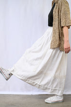 Load image into Gallery viewer, The white long Trachten skirt
