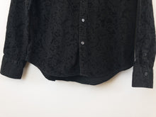 Load image into Gallery viewer, The black blouse with black abstract pattern
