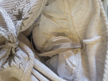 Load image into Gallery viewer, The beige linen sleeves top
