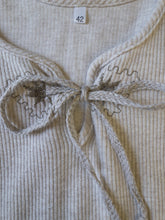 Load image into Gallery viewer, The beige linen sleeves top
