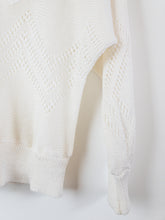 Load image into Gallery viewer, The white knit top w/ flower appliqué
