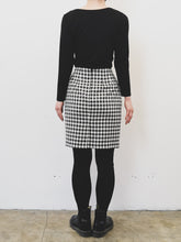 Load image into Gallery viewer, The black/white check mini skirt
