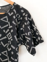 Load image into Gallery viewer, The black silver abstract pattern knit top
