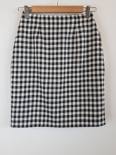 Load image into Gallery viewer, The black/white check mini skirt
