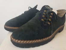 Load image into Gallery viewer, The suede Trachten shoes
