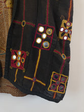 Load image into Gallery viewer, The ethnic vest w/ small mirrors
