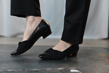 Load image into Gallery viewer, The vintage black ribbon shoes
