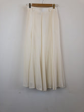 Load image into Gallery viewer, The vintage midi off-white skirt
