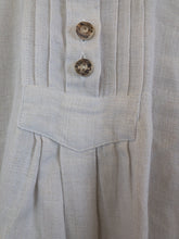 Load image into Gallery viewer, The grey/white linen Tracht top
