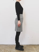 Load image into Gallery viewer, The black/white check mini skirt
