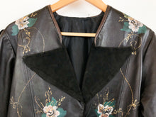 Load image into Gallery viewer, The unique 80s short leather jacket
