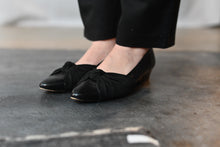 Load image into Gallery viewer, The vintage black ribbon shoes
