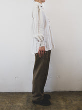 Load image into Gallery viewer, The grey/white linen Tracht top
