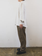 Load image into Gallery viewer, The grey/white linen Tracht top
