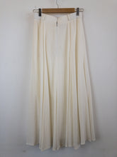 Load image into Gallery viewer, The vintage midi off-white skirt
