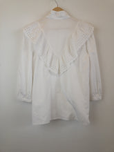 Load image into Gallery viewer, The 90s/2000s lace blouse
