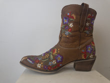 Load image into Gallery viewer, The cowboy boots w/ stitching
