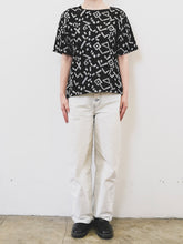 Load image into Gallery viewer, The black silver abstract pattern knit top
