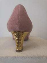 Load image into Gallery viewer, The rose pink suede shows w/ golden heels
