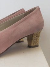 Load image into Gallery viewer, The rose pink suede shows w/ golden heels
