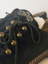 Load image into Gallery viewer, The suede Trachten shoes
