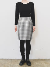 Load image into Gallery viewer, The black/white check mini skirt
