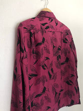 Load image into Gallery viewer, Burgundy 80s blouse with black pattern
