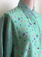 Load image into Gallery viewer, The mint blouse with floral pattern
